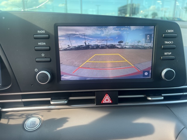 2022 Hyundai Elantra SEL photo 9