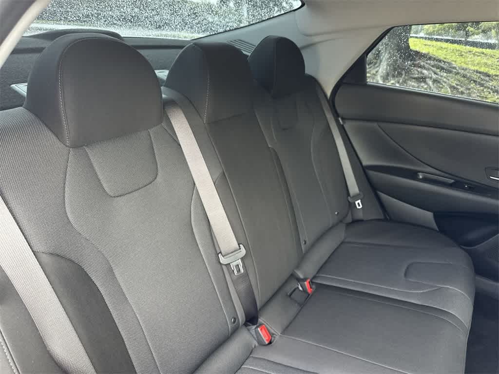 2025 Hyundai Elantra SE photo 25