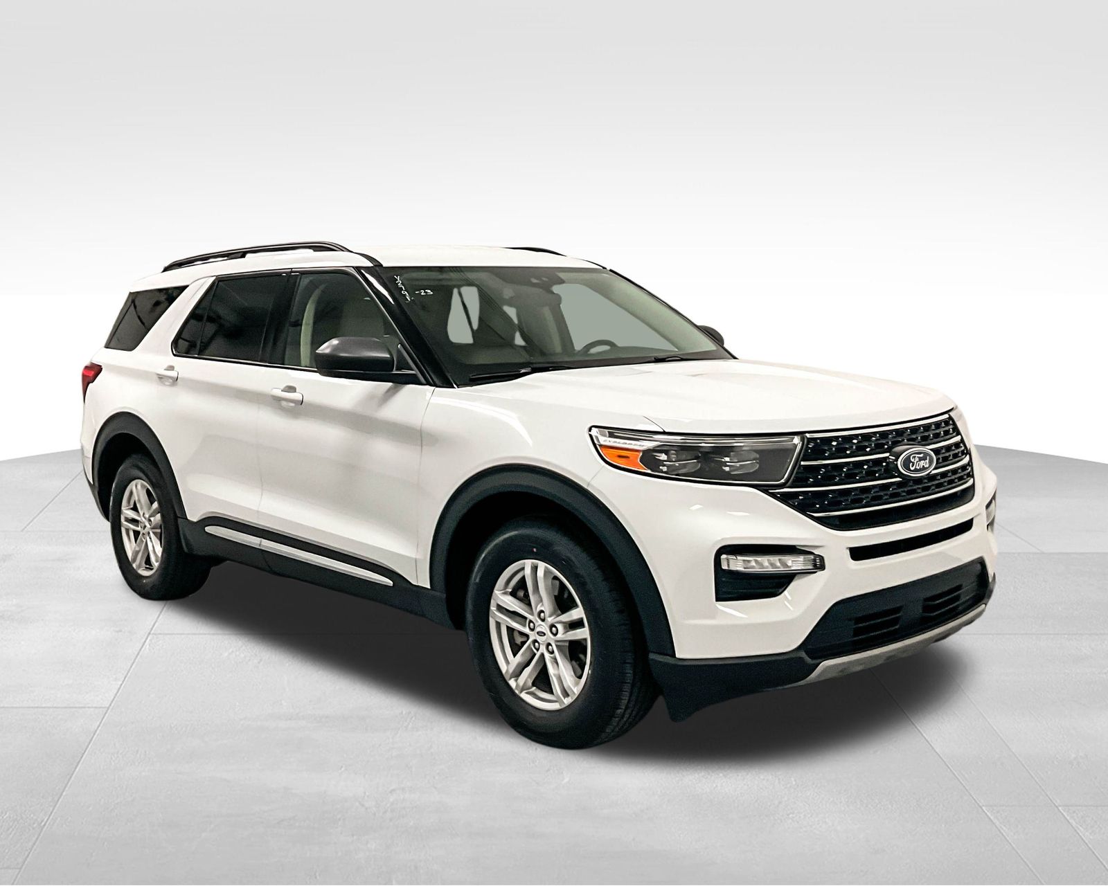 2023 Ford Explorer XLT Sport photo 3