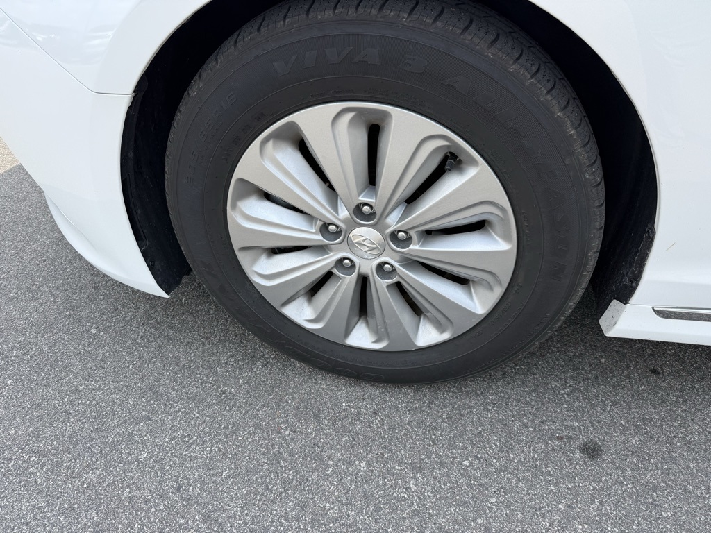 2016 Hyundai Sonata SE Hybrid photo 7