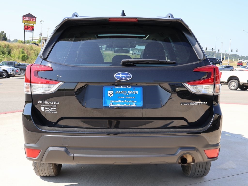 2023 Subaru Forester Premium photo 3