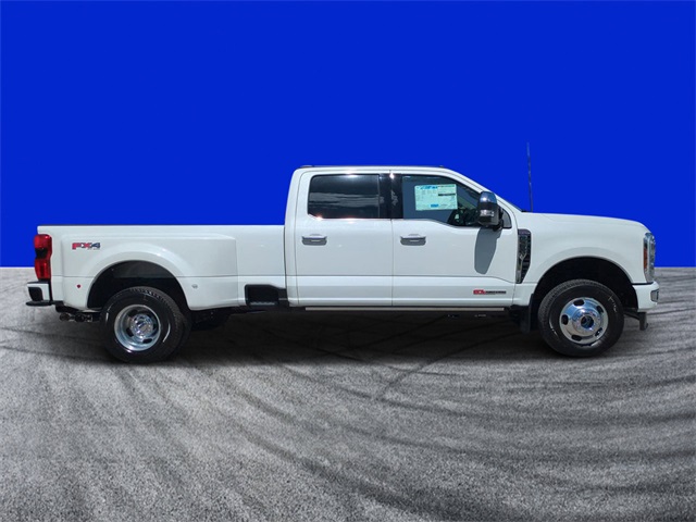 2025 Ford F-350 Platinum photo 2