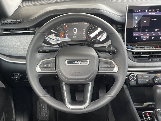 2024 Jeep Compass Latitude Lux photo 12