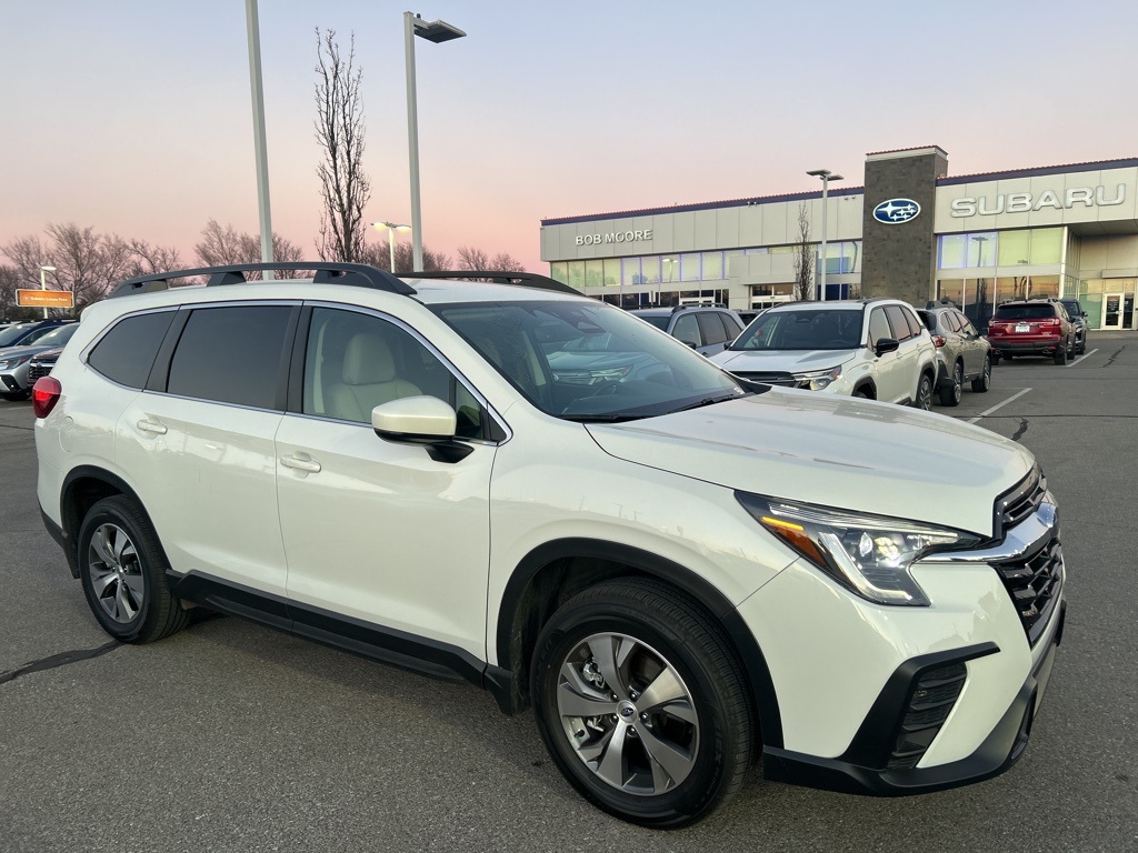 2025 Subaru Ascent Premium's photo