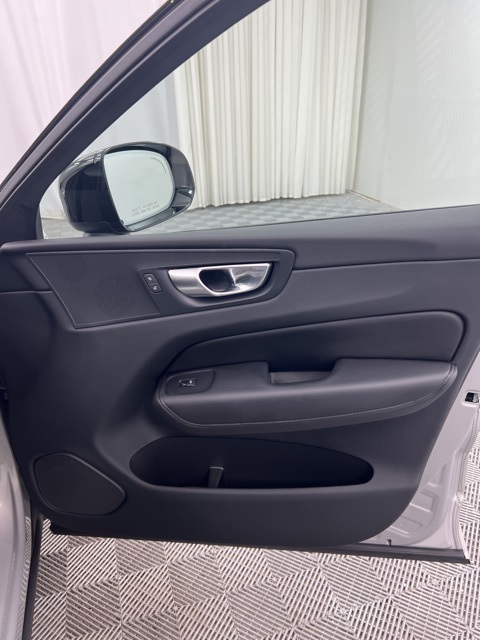 2023 Volvo XC60 B5 Plus photo 20