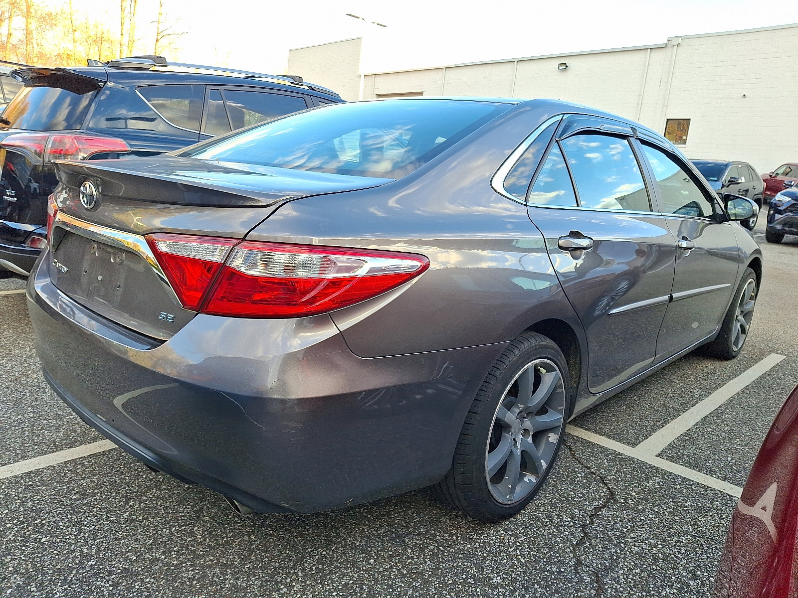 2017 Toyota Camry SE photo 3