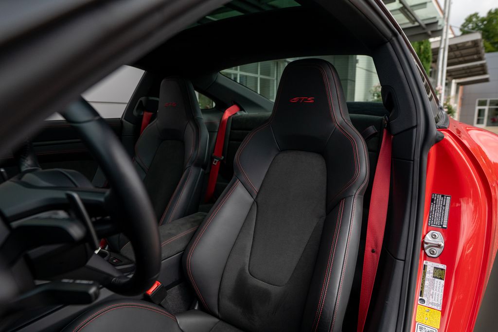 2023 Porsche 911 4 GTS photo 4