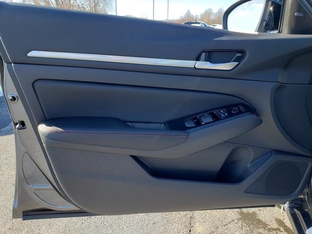 2025 Nissan Altima SR photo 11