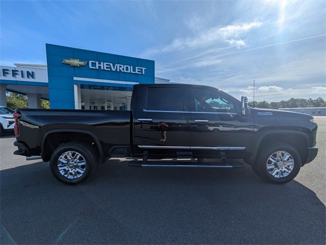 2024 Chevrolet Silverado 2500HD High Country photo 3