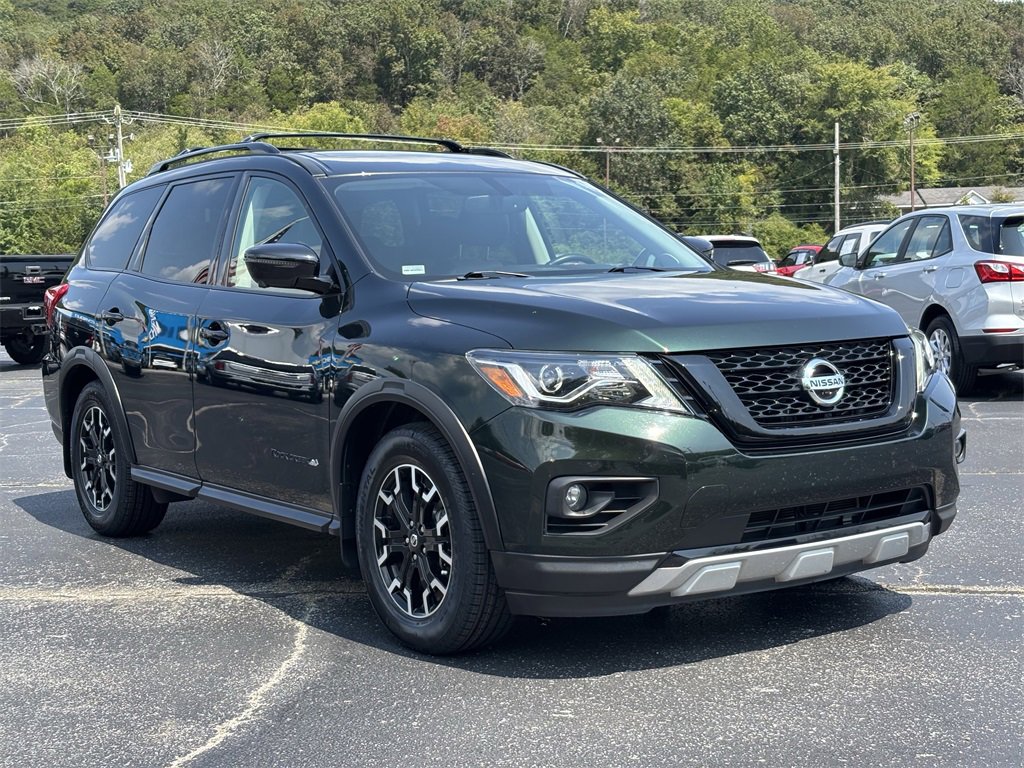 2019 Nissan Pathfinder SL photo 2