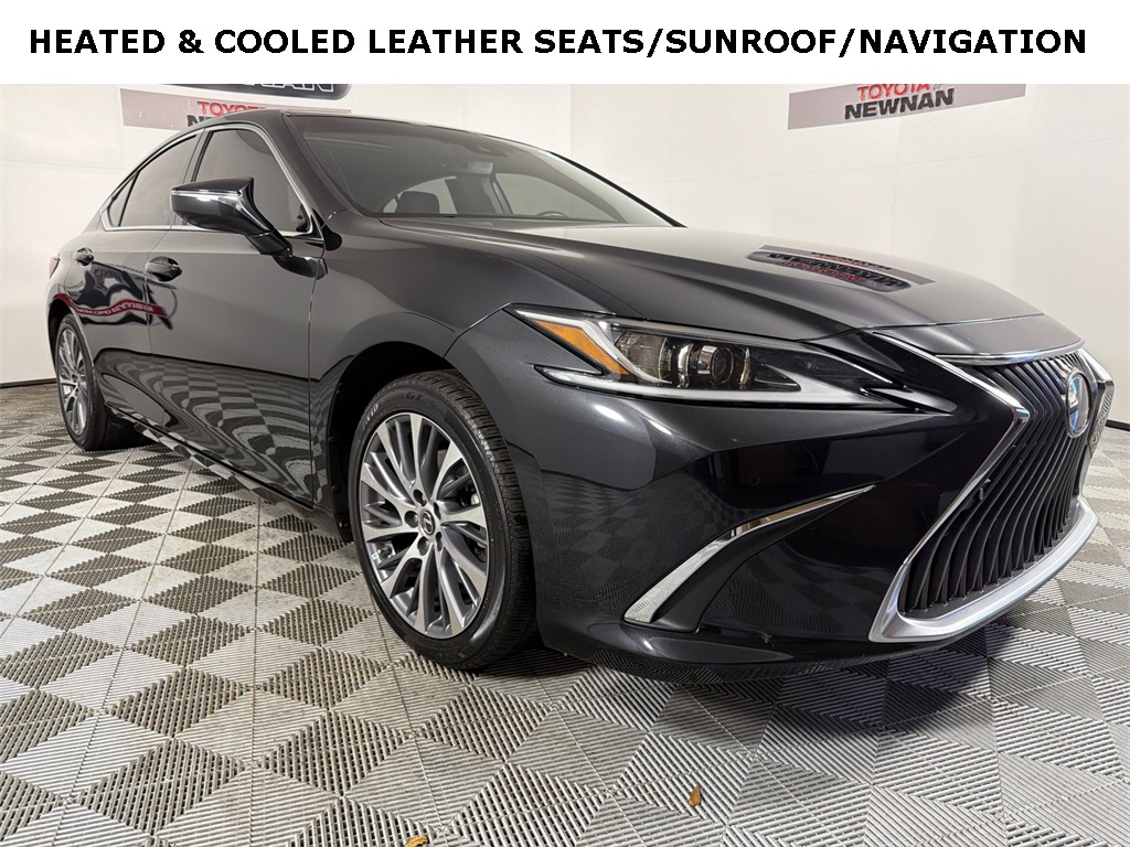 2021 Lexus ES 350's photo