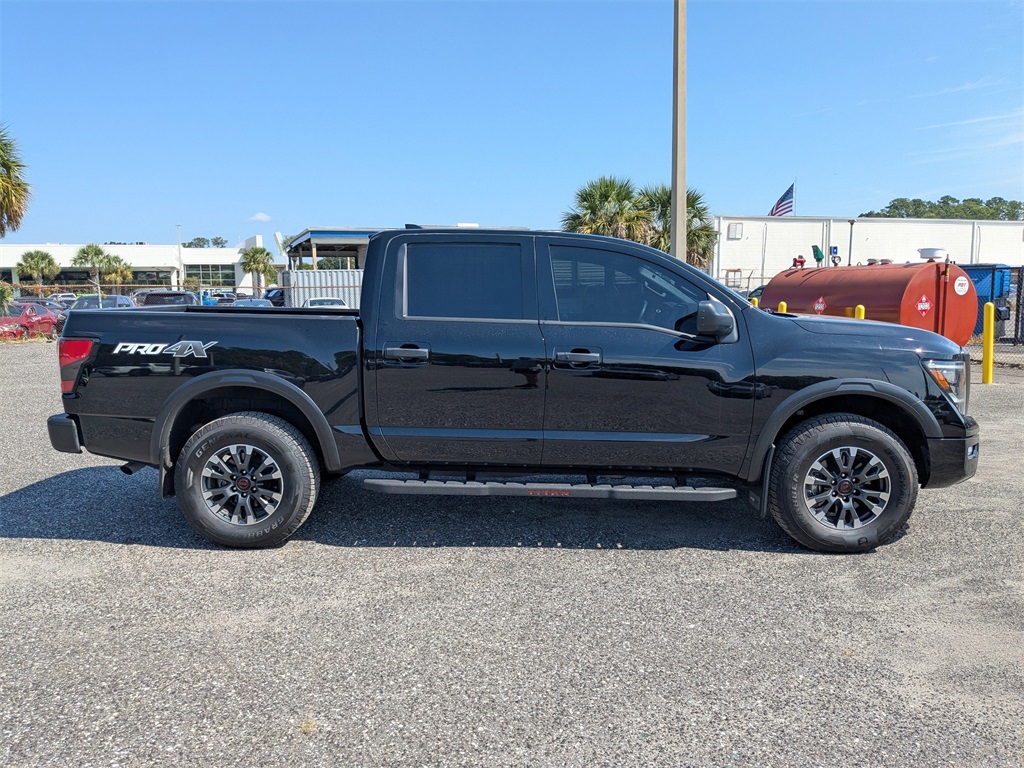 2024 Nissan Titan PRO-4X photo 2