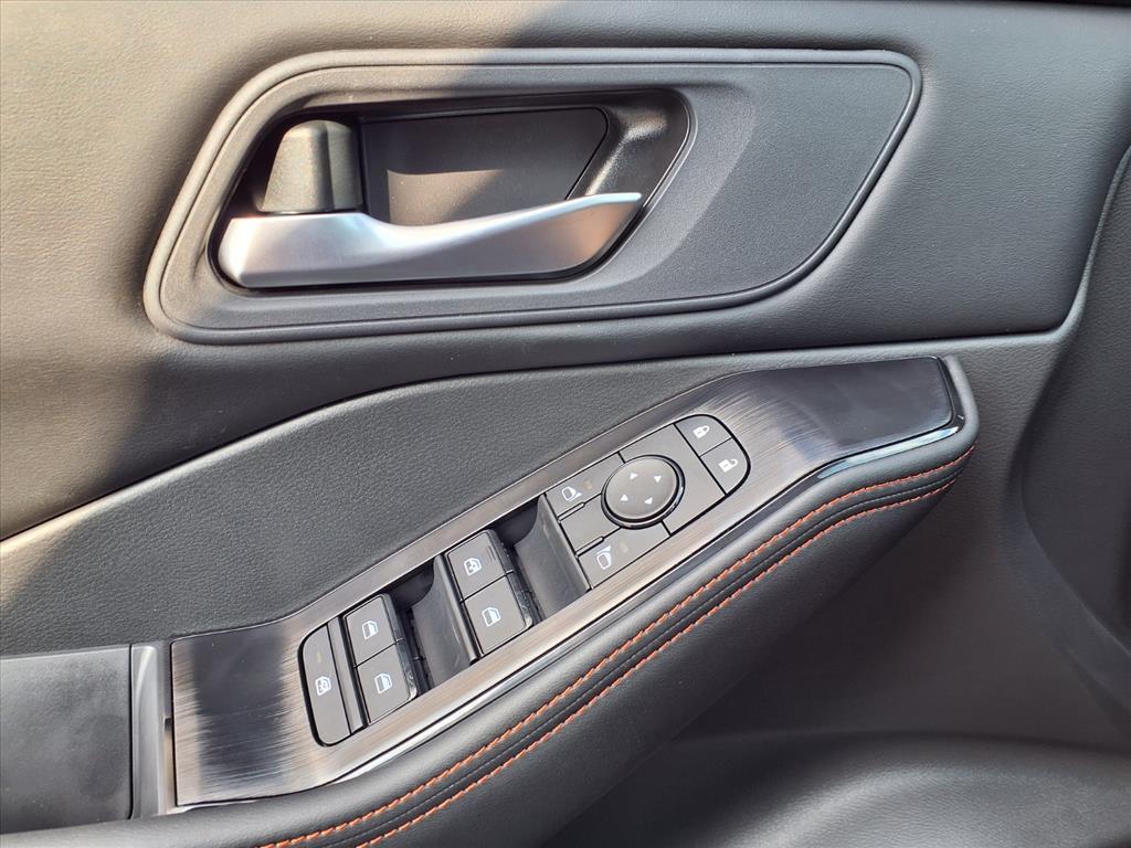 2026 Nissan Rogue SV photo 4