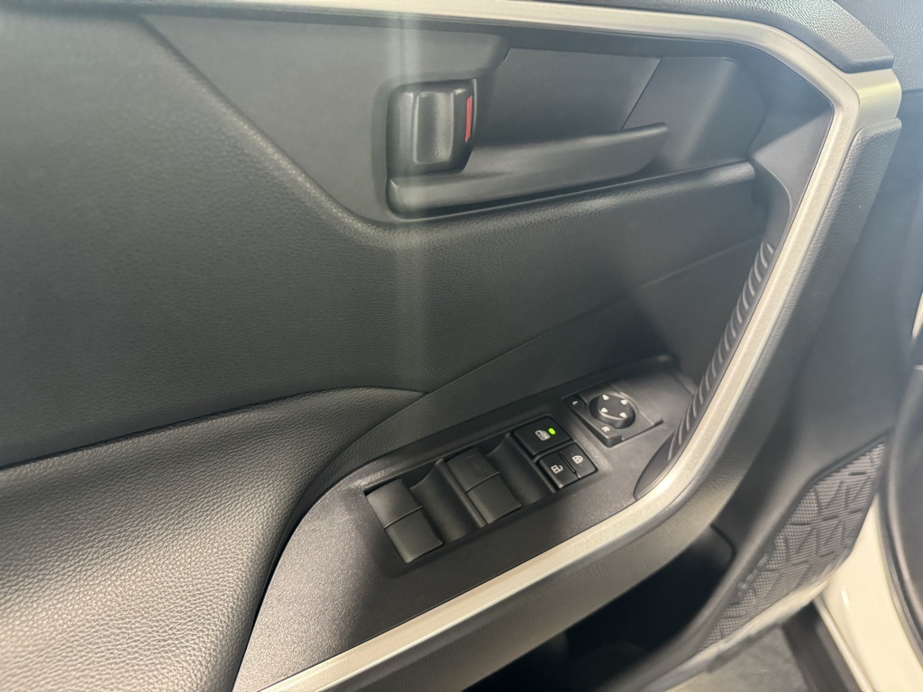 2025 Toyota RAV4 LE photo 23