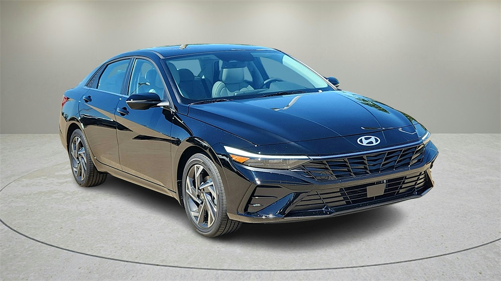 2025 Hyundai Elantra Limited's photo
