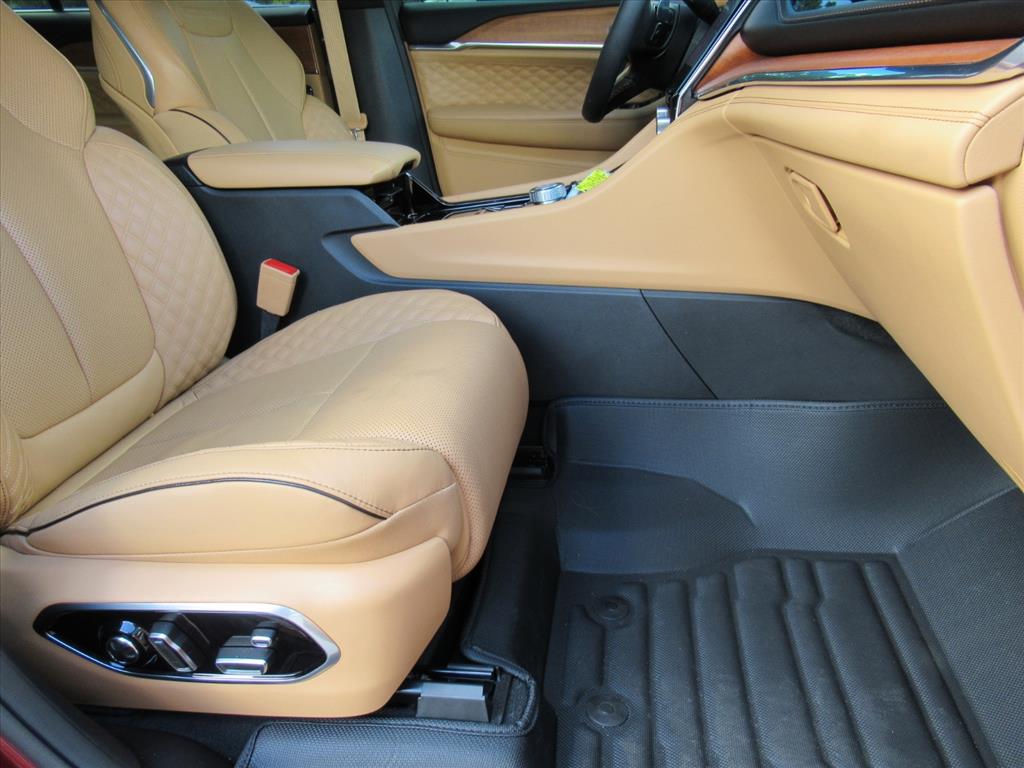 2025 Jeep Grand Cherokee L Summit photo 10