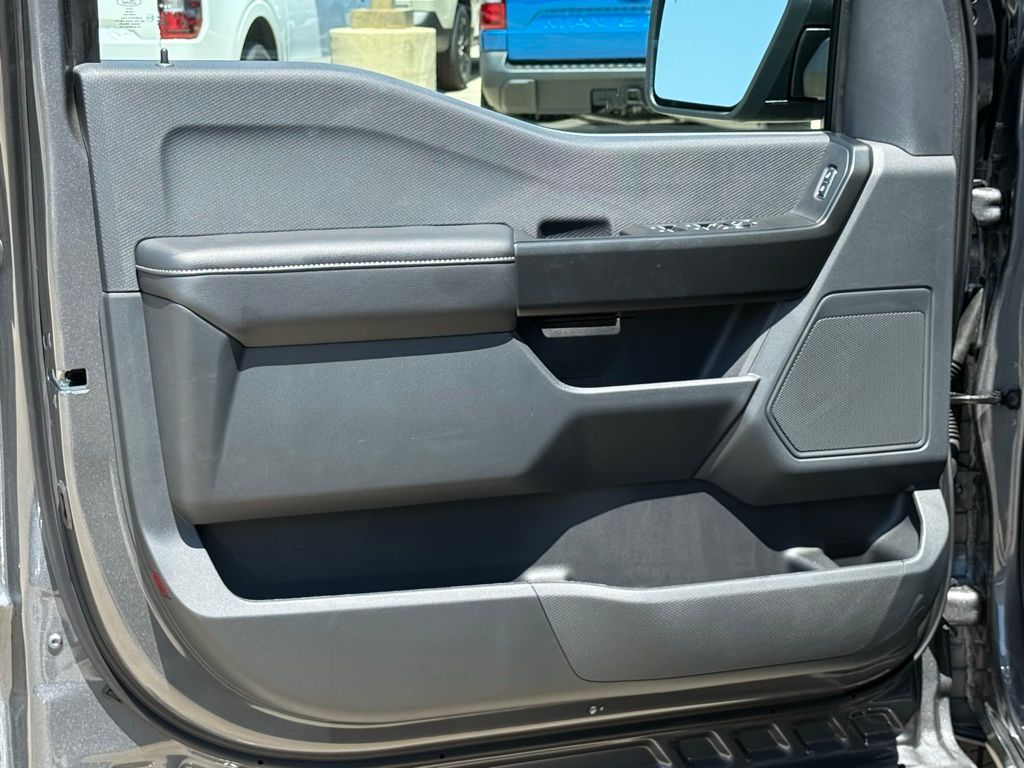 2025 Ford F-150 STX photo 14