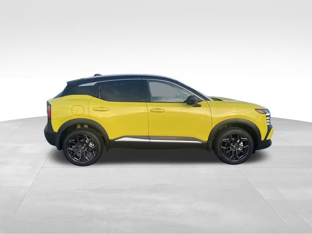 2025 Nissan Kicks SR photo 4