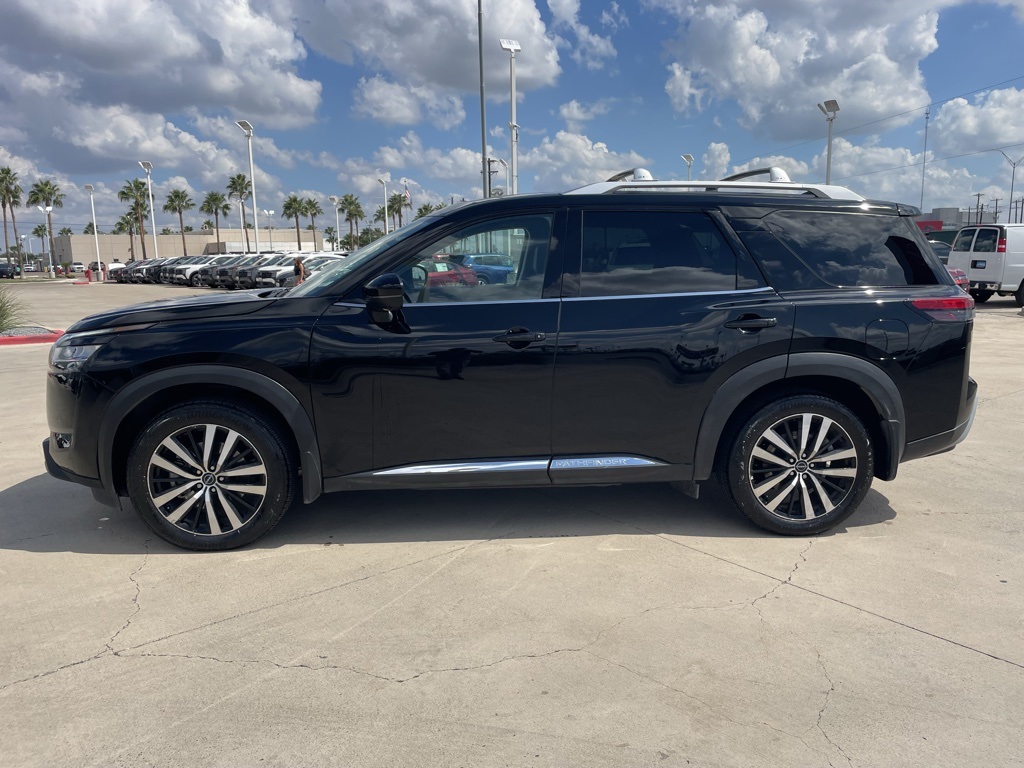 2023 Nissan Pathfinder Platinum photo 3