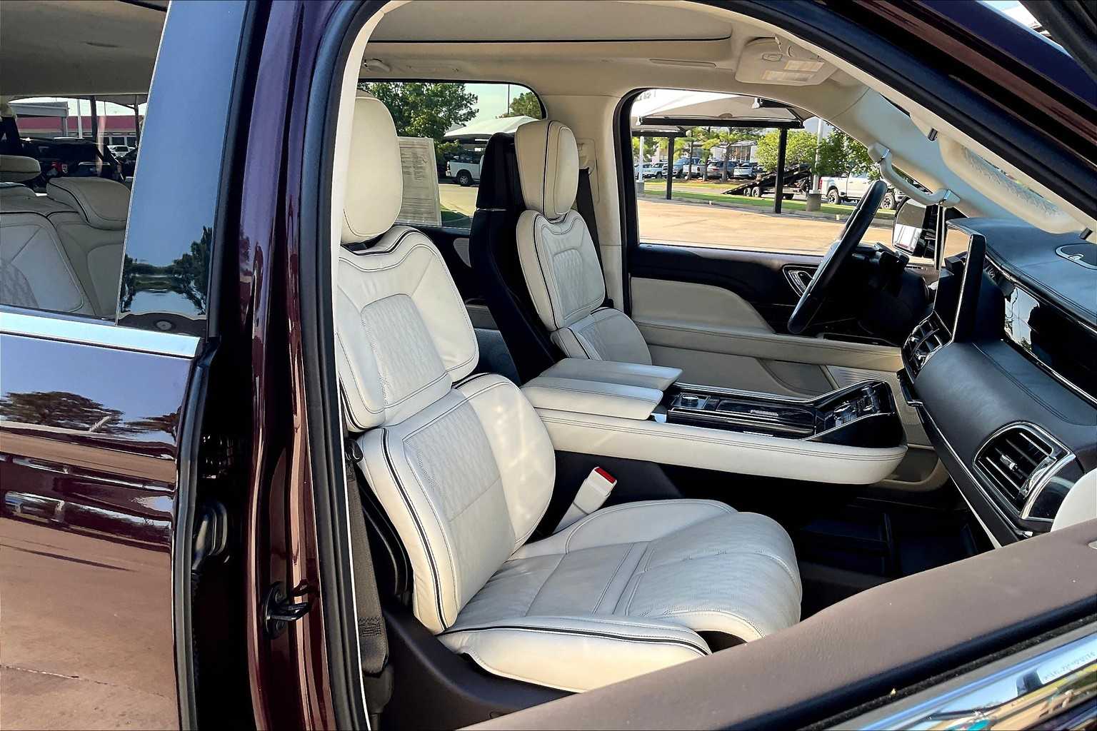 2024 Lincoln Navigator Black Label photo 8