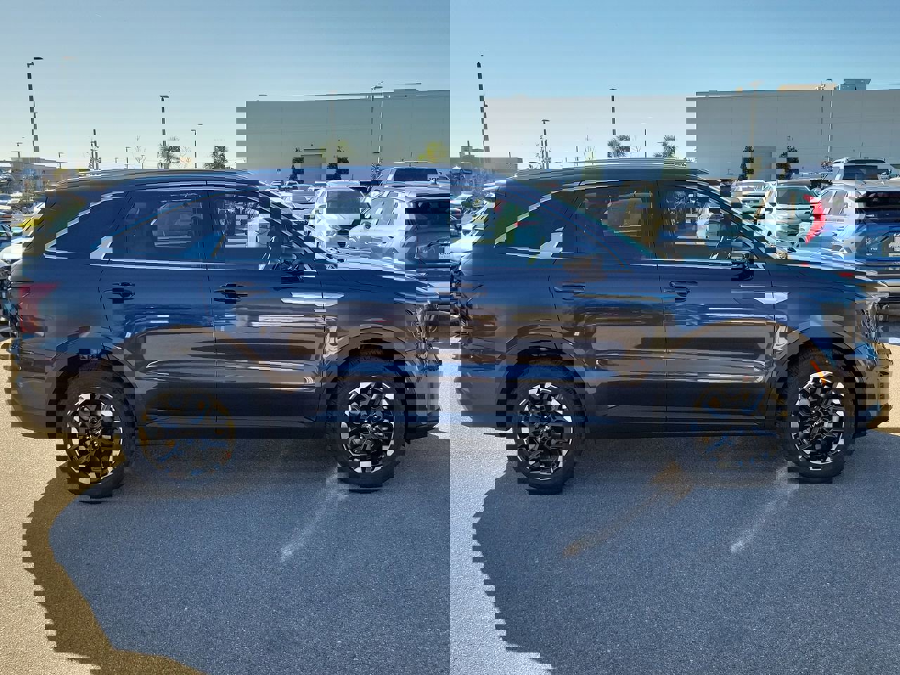 2025 Kia Sorento S photo 3