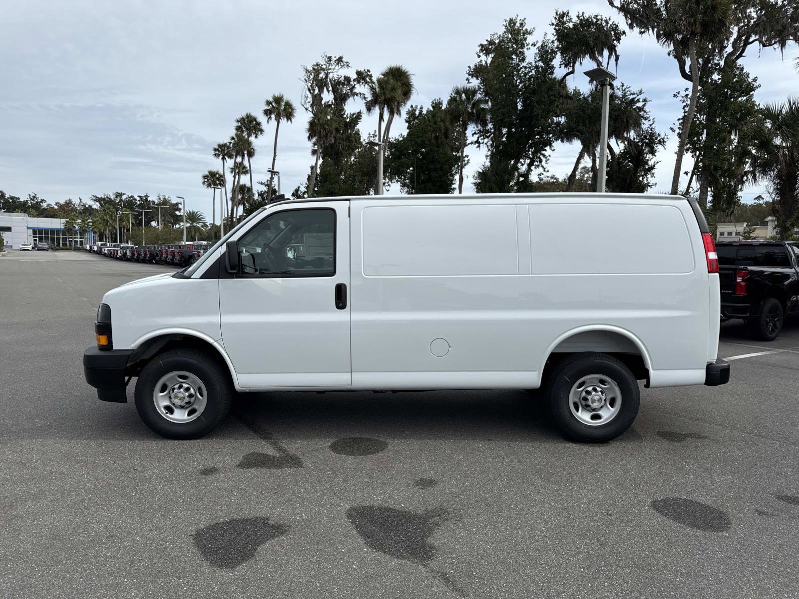 2025 Chevrolet Express Cargo 2500 photo 3