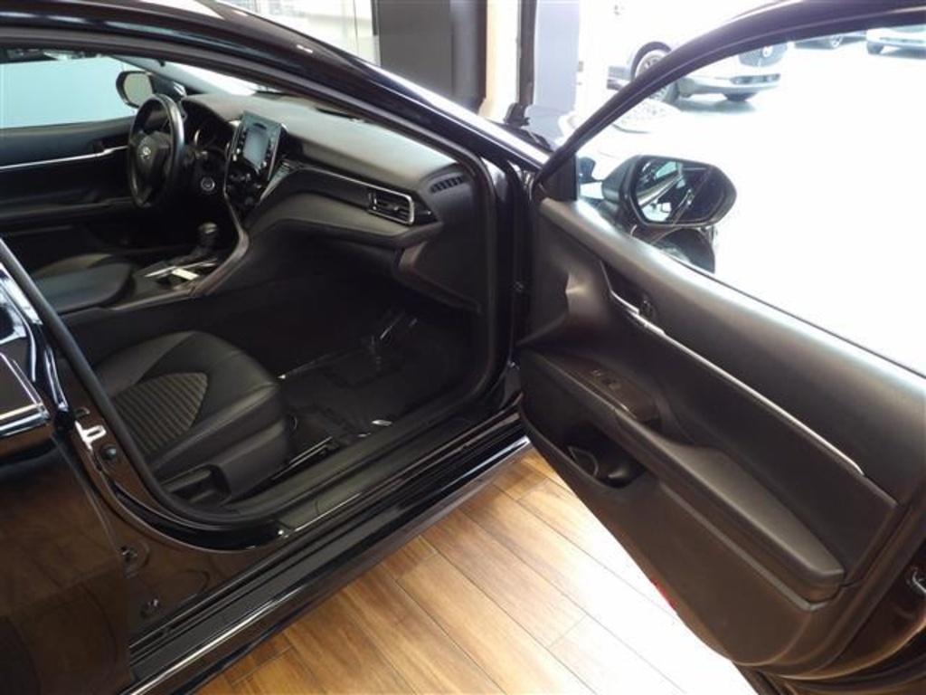 2023 Toyota Camry SE photo 6