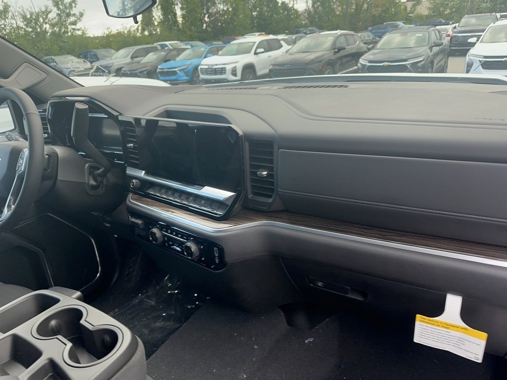 2026 Chevrolet Silverado 1500 LT photo 4
