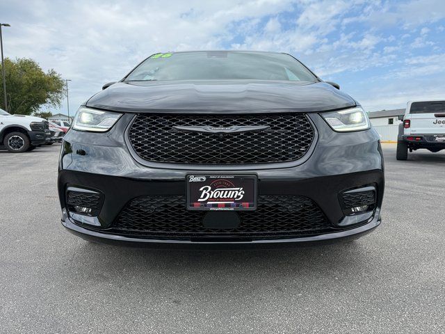 2026 Chrysler Pacifica Limited photo 8