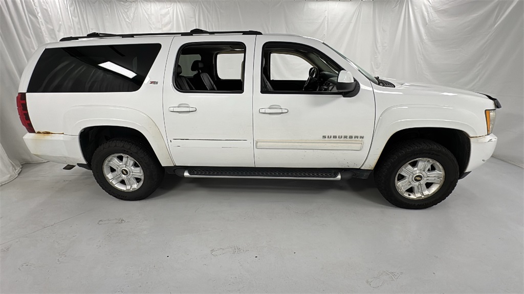 Used 2010 Chevrolet Suburban LT with VIN 1GNUKJE32AR149213 for sale in Janesville, WI