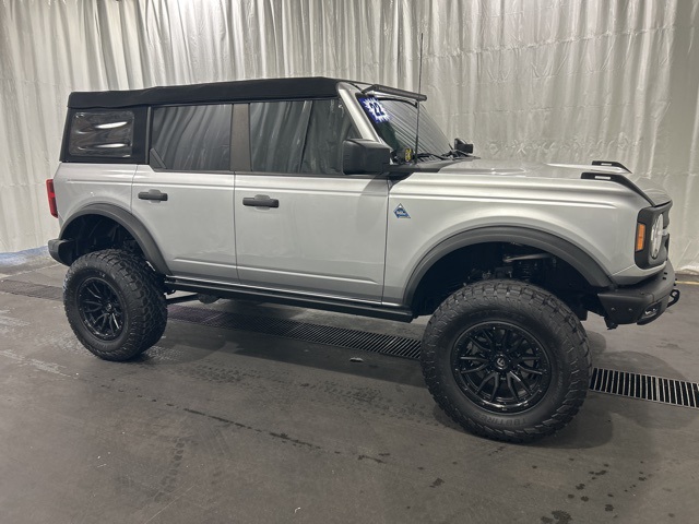 2022 Ford Bronco Black Diamond photo 2