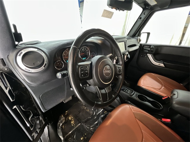 2016 Jeep Wrangler Unlimited Sahara photo 2