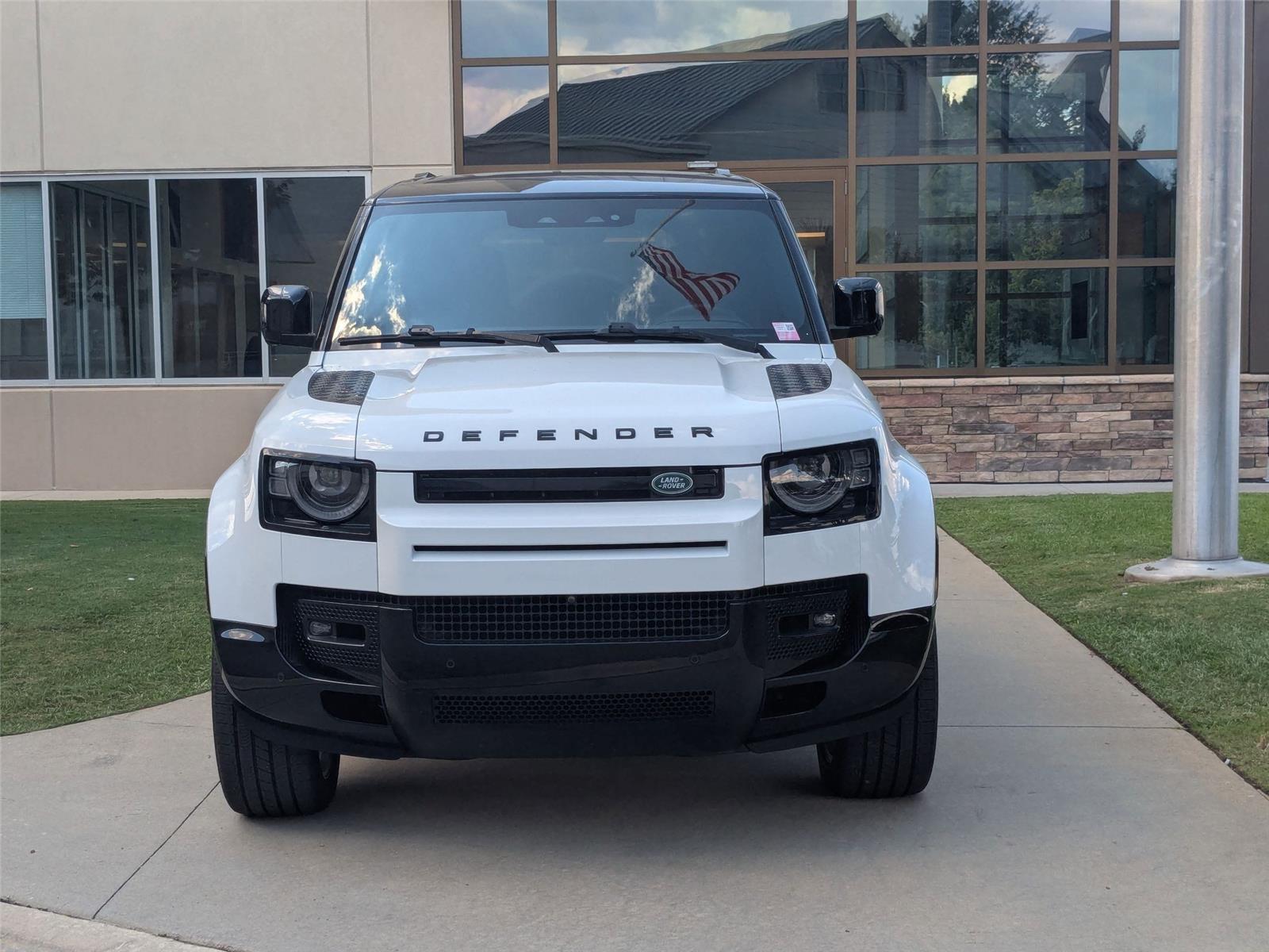 2024 Land Rover Defender X-Dynamic SE photo 2