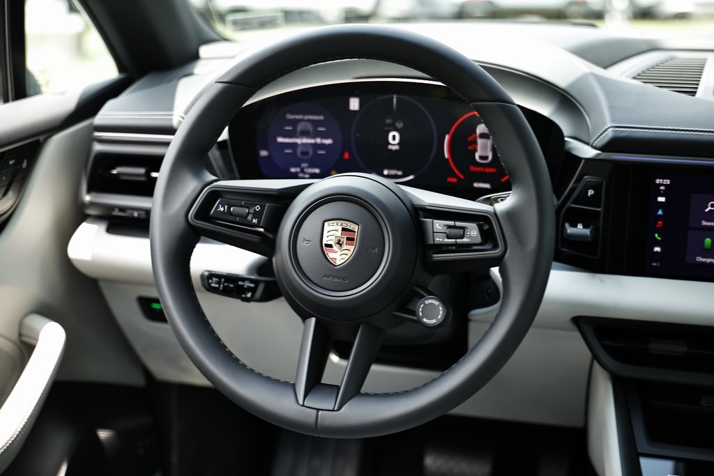2025 Porsche Macan 4 Electric photo 29
