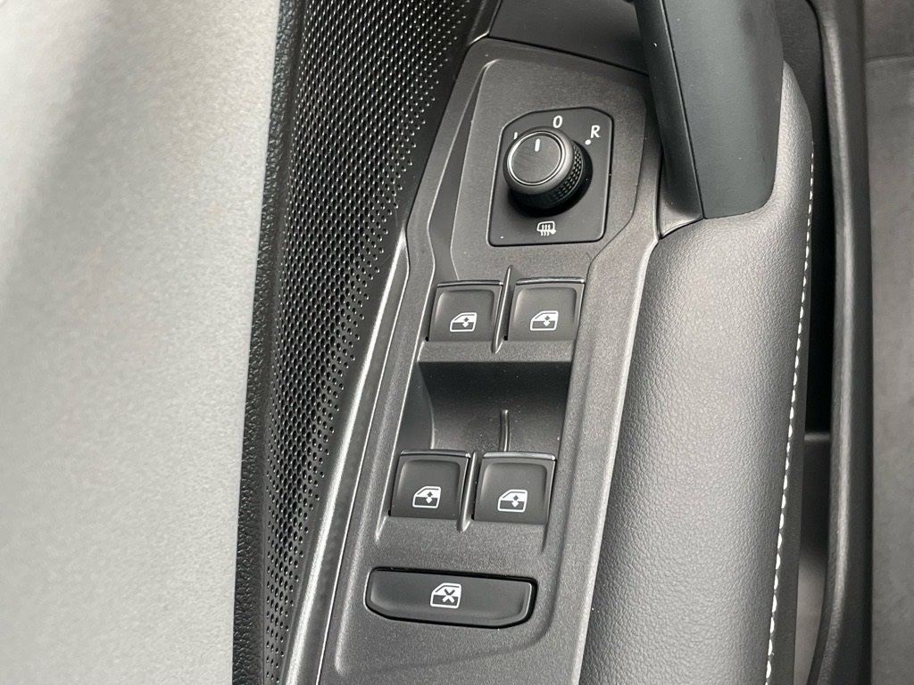 2025 Volkswagen Tiguan SE R-Line Black photo 14