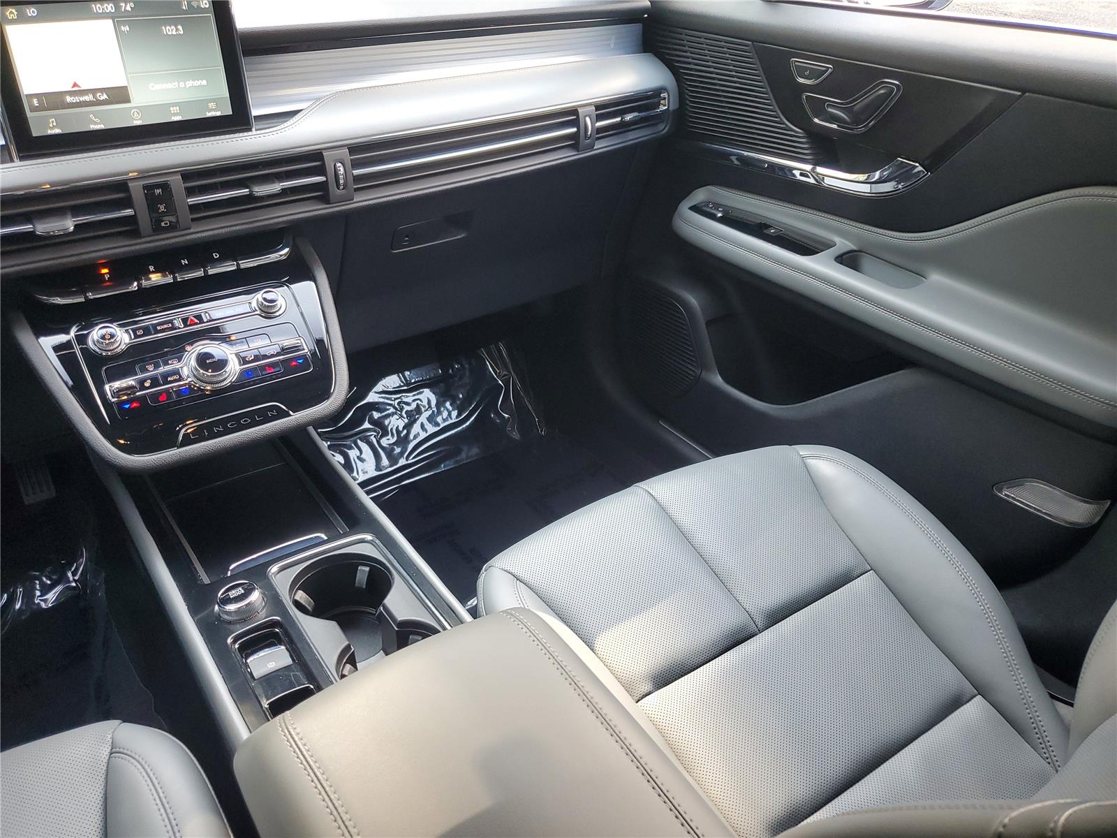 2022 Lincoln Corsair Standard photo 14