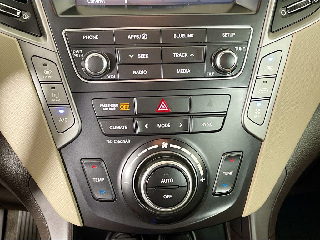 2017 Hyundai Santa Fe SE photo 15