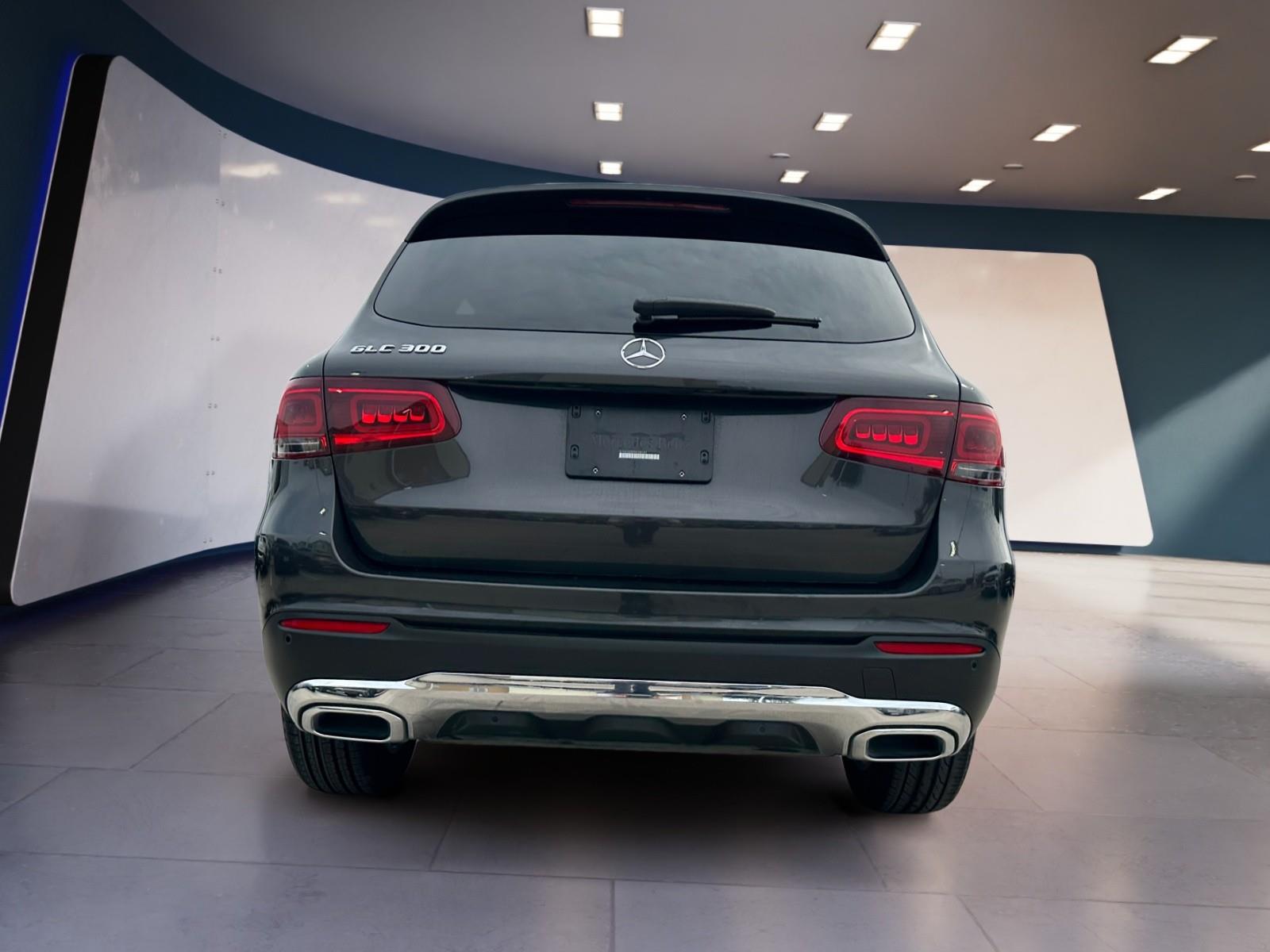 2022 Mercedes Benz GLC 300 photo 4