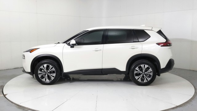 Used 2021  Nissan SV image 2
