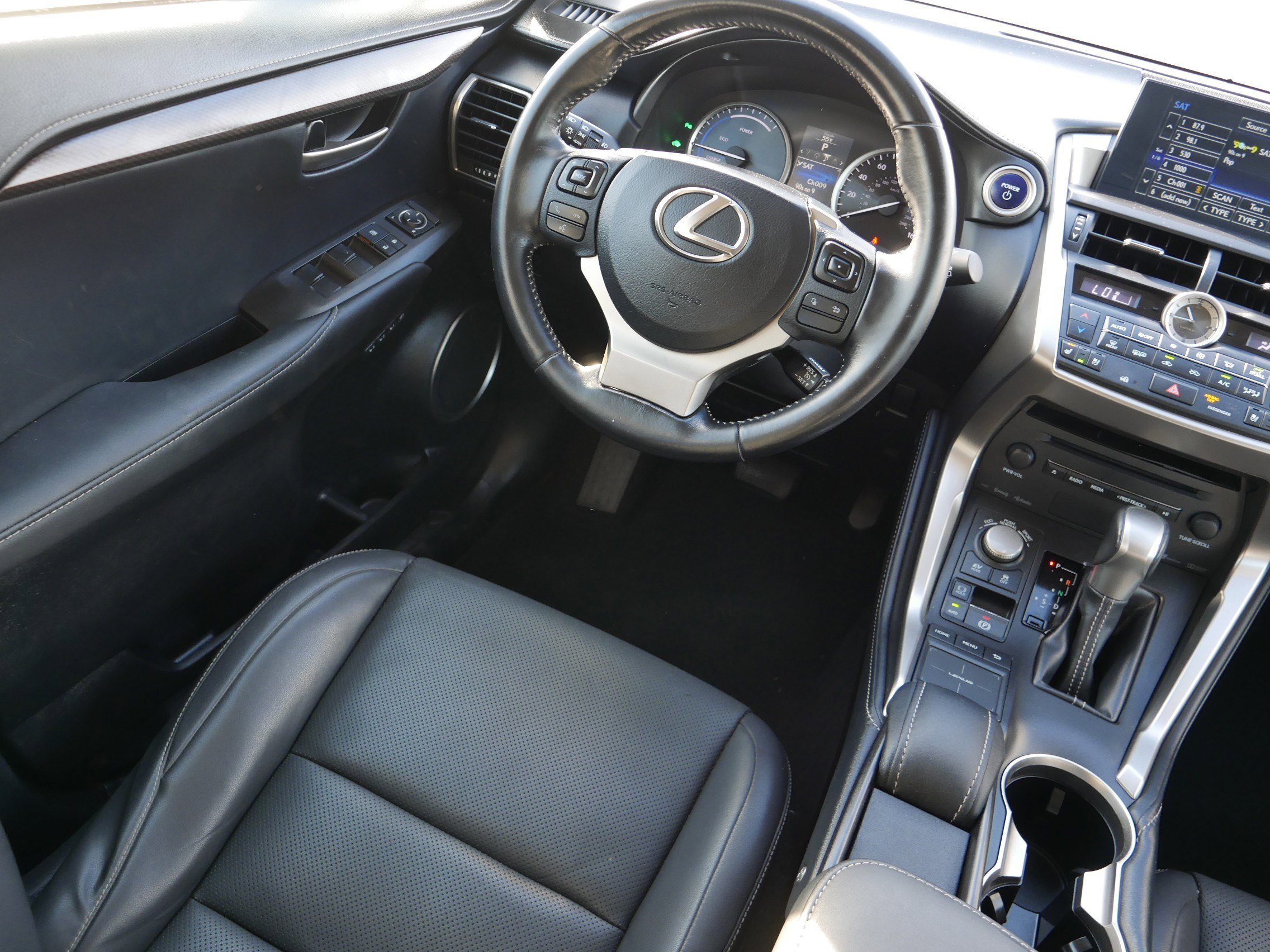 2016 Lexus NX 300h Luxury photo 13