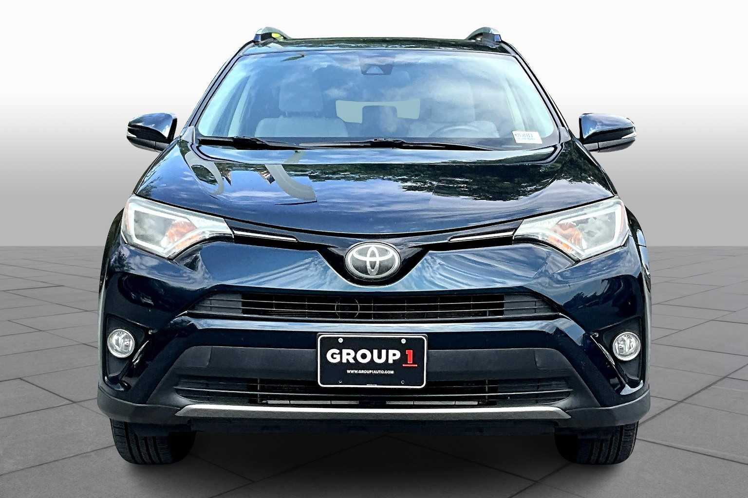 2017 Toyota RAV4 XLE photo 3
