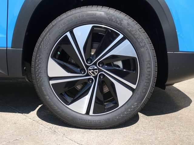 2025 Volkswagen Taos SE photo 3