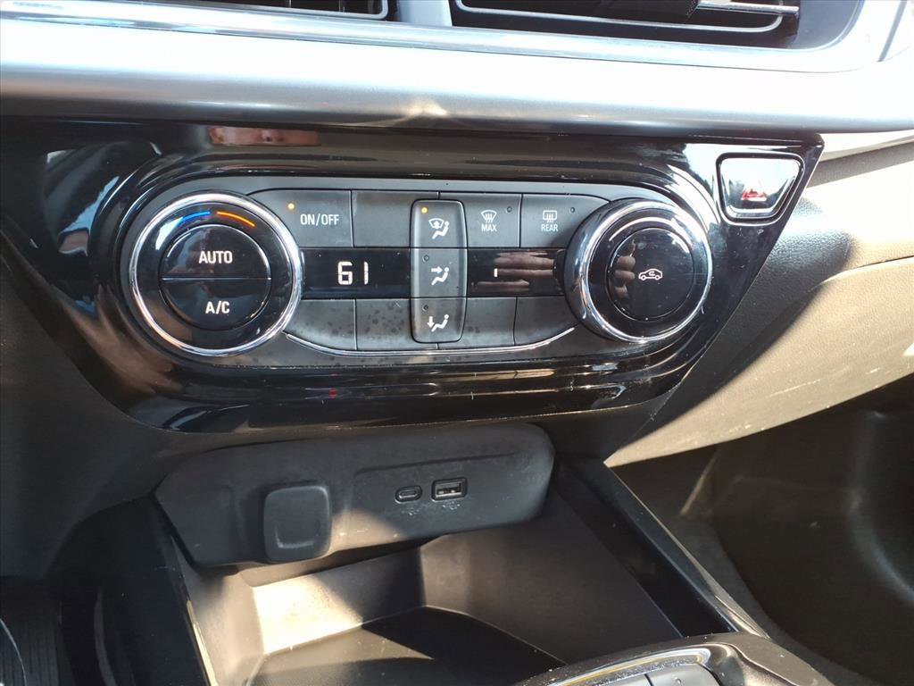 2025 Chevrolet Trax LT photo 18