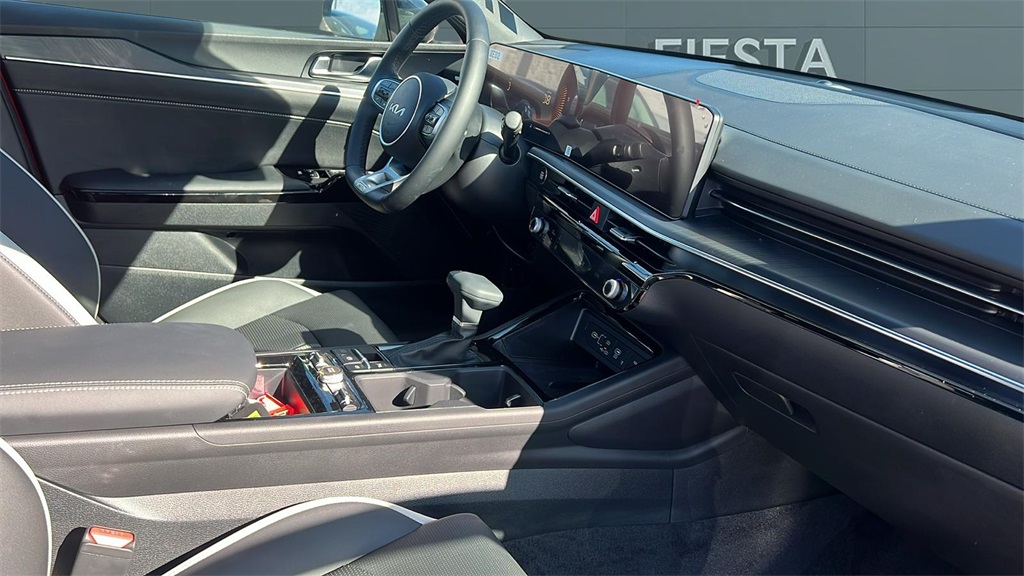 2025 Kia K5 GT-Line photo 16