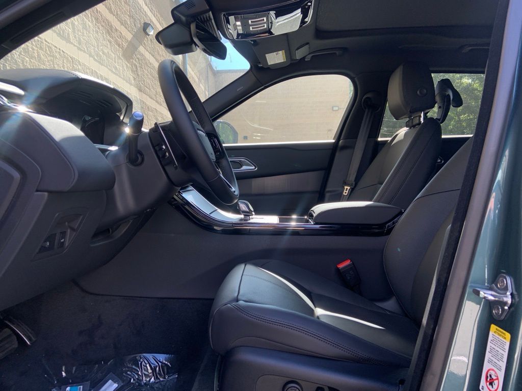 2026 Land Rover Range Rover Velar SE photo 11