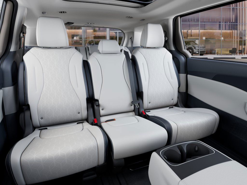 2026 Kia Carnival SX photo 16