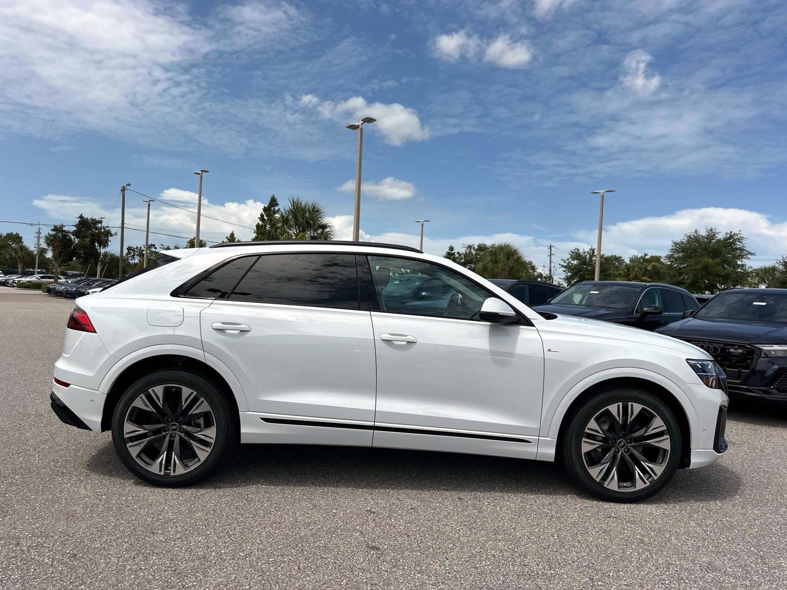 2025 Audi Q8 55 Premium Plus photo 2