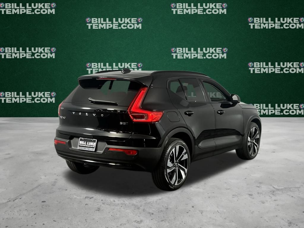 2025 Volvo XC40 Plus photo 2