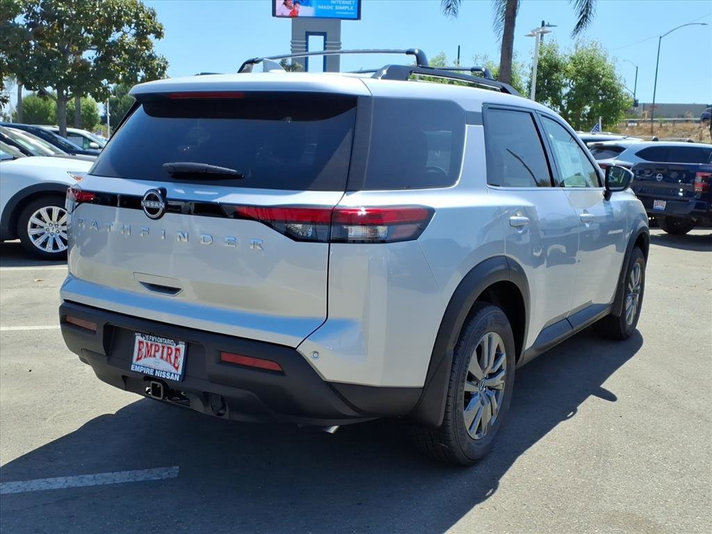 2025 Nissan Pathfinder SV photo 3