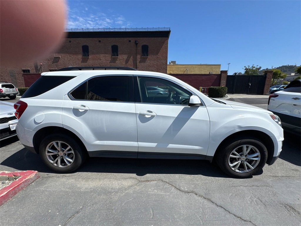 2017 Chevrolet Equinox LT photo 6